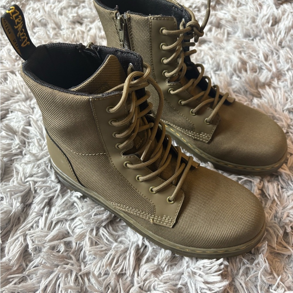 Women’s Olive Combat Boots Dr Martens Size 7 like new condition